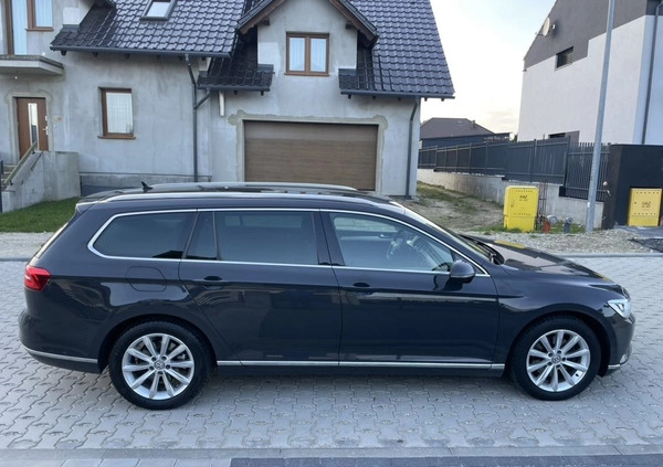 Volkswagen Passat cena 59900 przebieg: 239000, rok produkcji 2015 z Gniezno małe 742